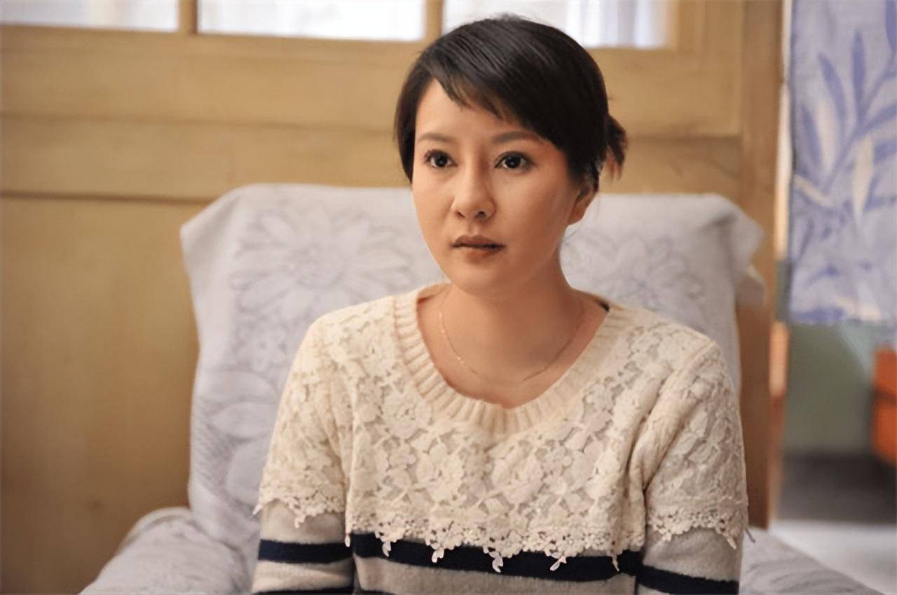 侯耀文后婚内出轨现55岁与女儿像姐妹新利娱乐女演员袁茵现状：嫁大20岁(图11)